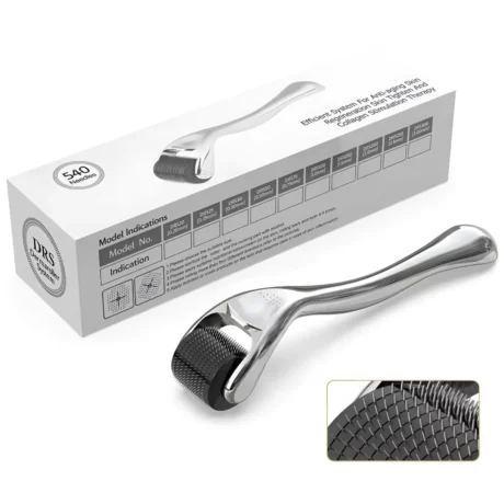 Dermaroller-DRS-cu-Carcasa-Protectoare-540-Ace-de-Titan-Argintiu-cutie-originala.webp